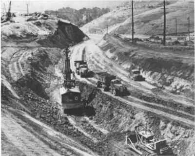 Excavating for entrance to underpass at Fourth Street, US&nbsp;40, Sacramento